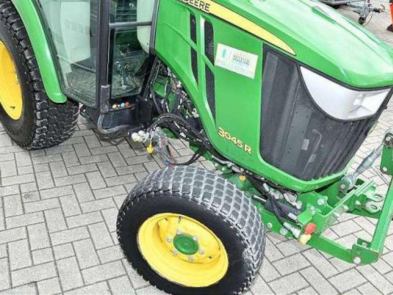 John Deere 3045R