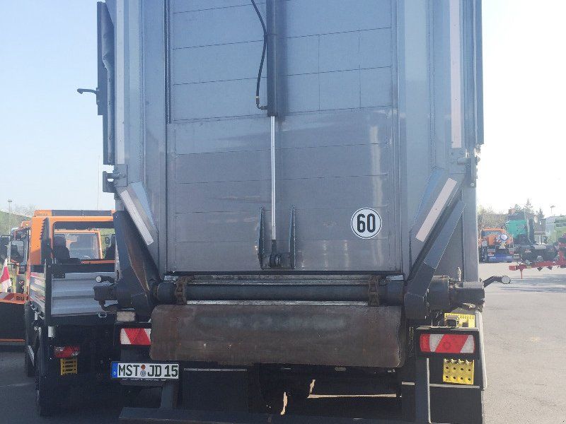 AG-Trailer-Sattellieger, rapsdicht