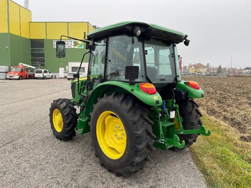 John Deere 5058 E