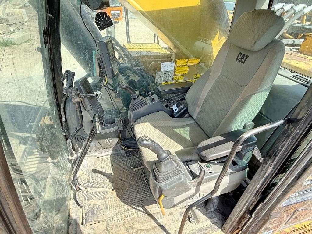 CAT 374DL ME Automatic Greasing / Parking Heater