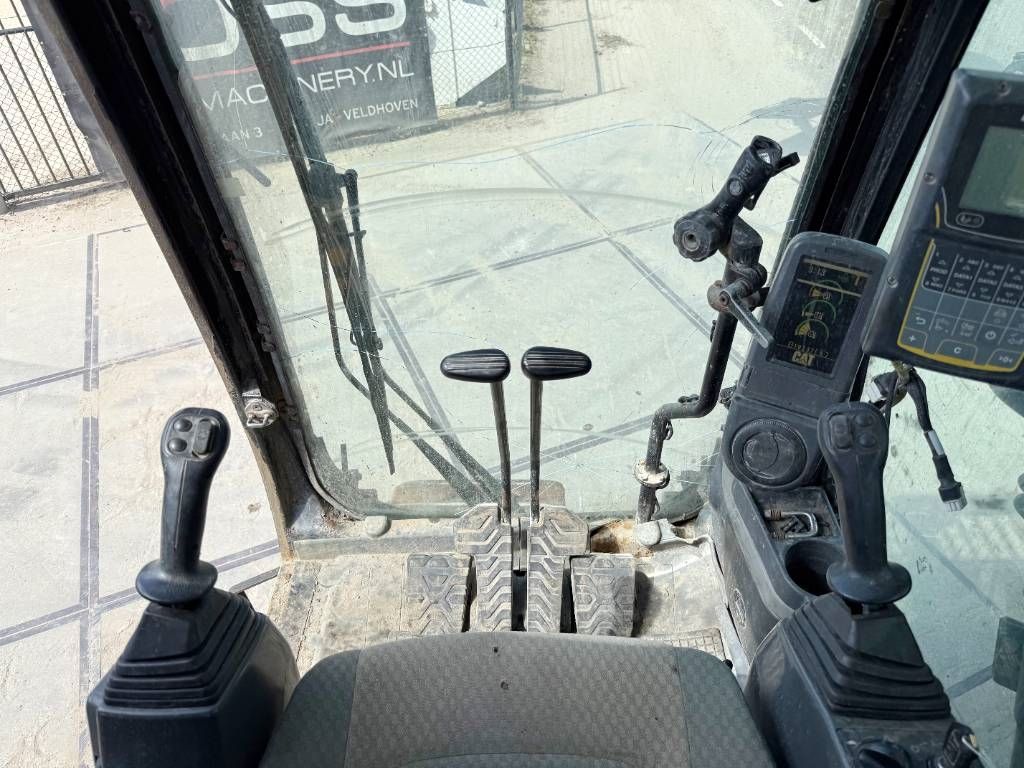 CAT 374DL ME Automatic Greasing / Parking Heater