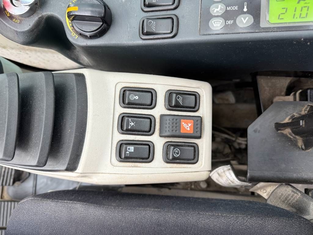 Kobelco SK300NLC-10 - Hammer Lines / Quick Coupler