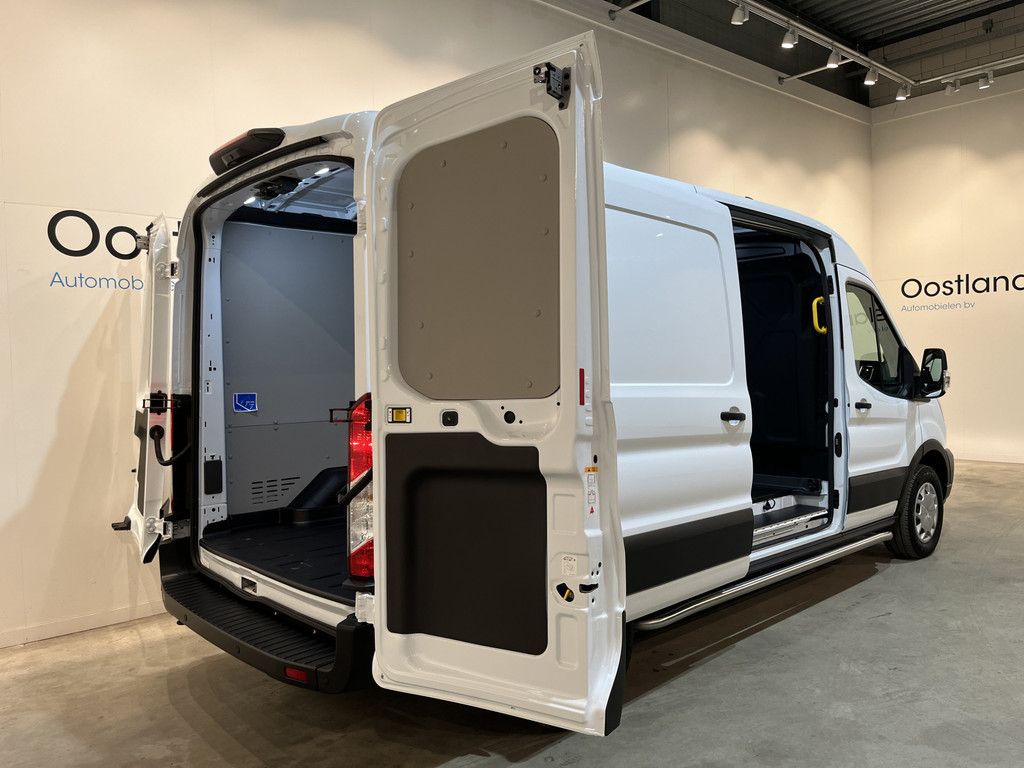 Ford E-Transit 350 L3H2 Trend 68 kWh 184 PK / 100% Elektrisch !! / Airco / Cruise Control / CarPlay / Camera / Navigatie / 3-Zits / NIEUW !!