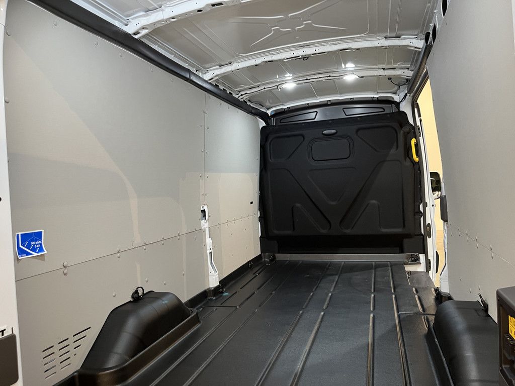 Ford E-Transit 350 L3H2 Trend 68 kWh 184 PK / 100% Elektrisch !! / Airco / Cruise Control / CarPlay / Camera / Navigatie / 3-Zits / NIEUW !!