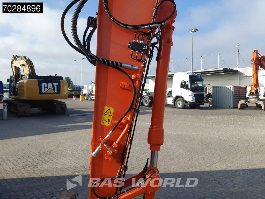 Hitachi ZX140W -6 OUTRIGGERS + BLADE