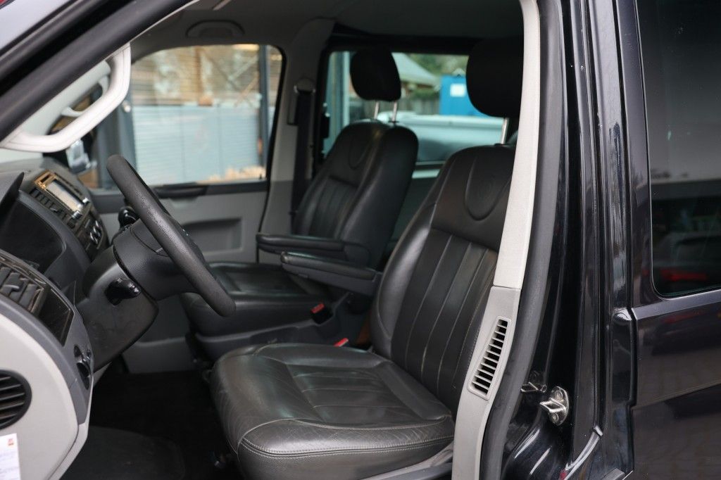 Volkswagen Transporter 2.0 TDI L2H1 DUBBEL CABINE COMFORTLINE A/T 5 SITZ VAN