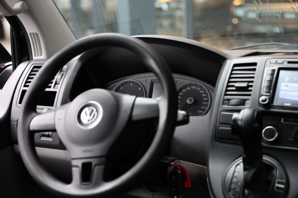 Volkswagen Transporter 2.0 TDI L2H1 DUBBEL CABINE COMFORTLINE A/T 5 SITZ VAN