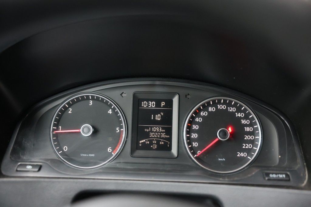 Volkswagen Transporter 2.0 TDI L2H1 DUBBEL CABINE COMFORTLINE A/T 5 SITZ VAN