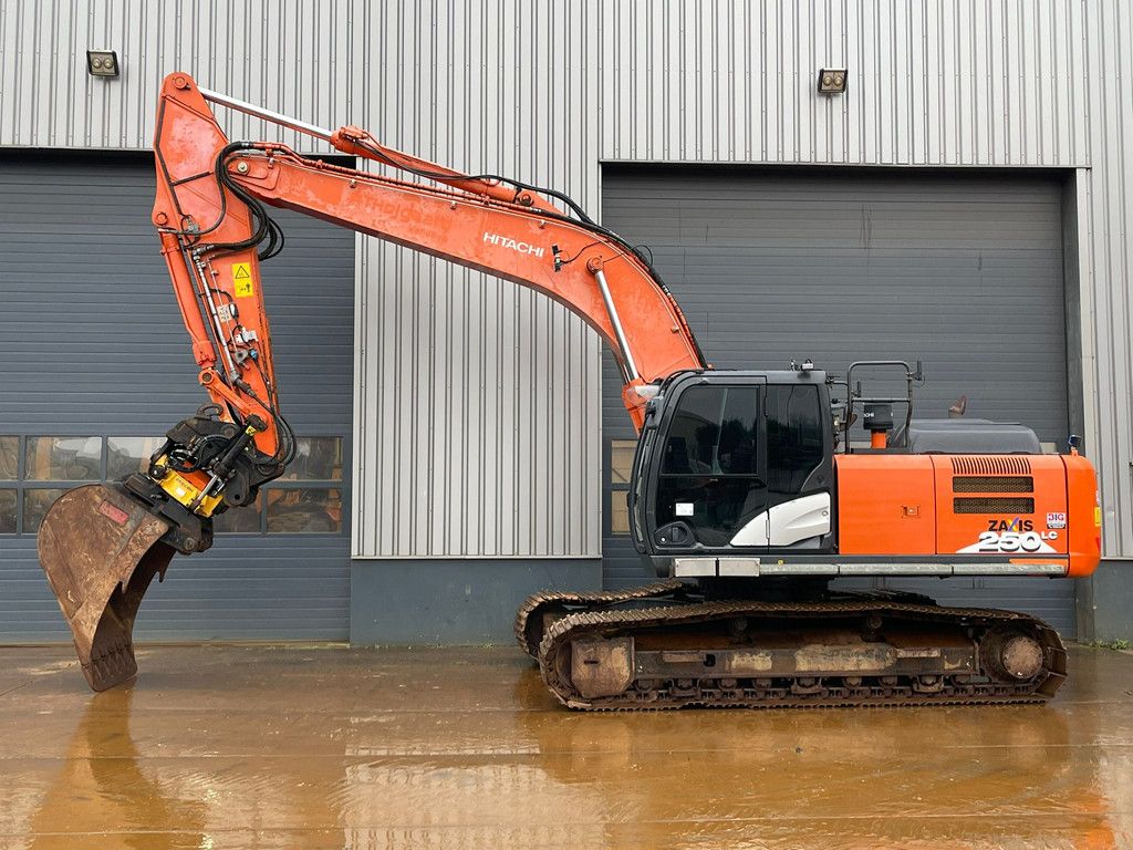 Hitachi ZX250LC-6