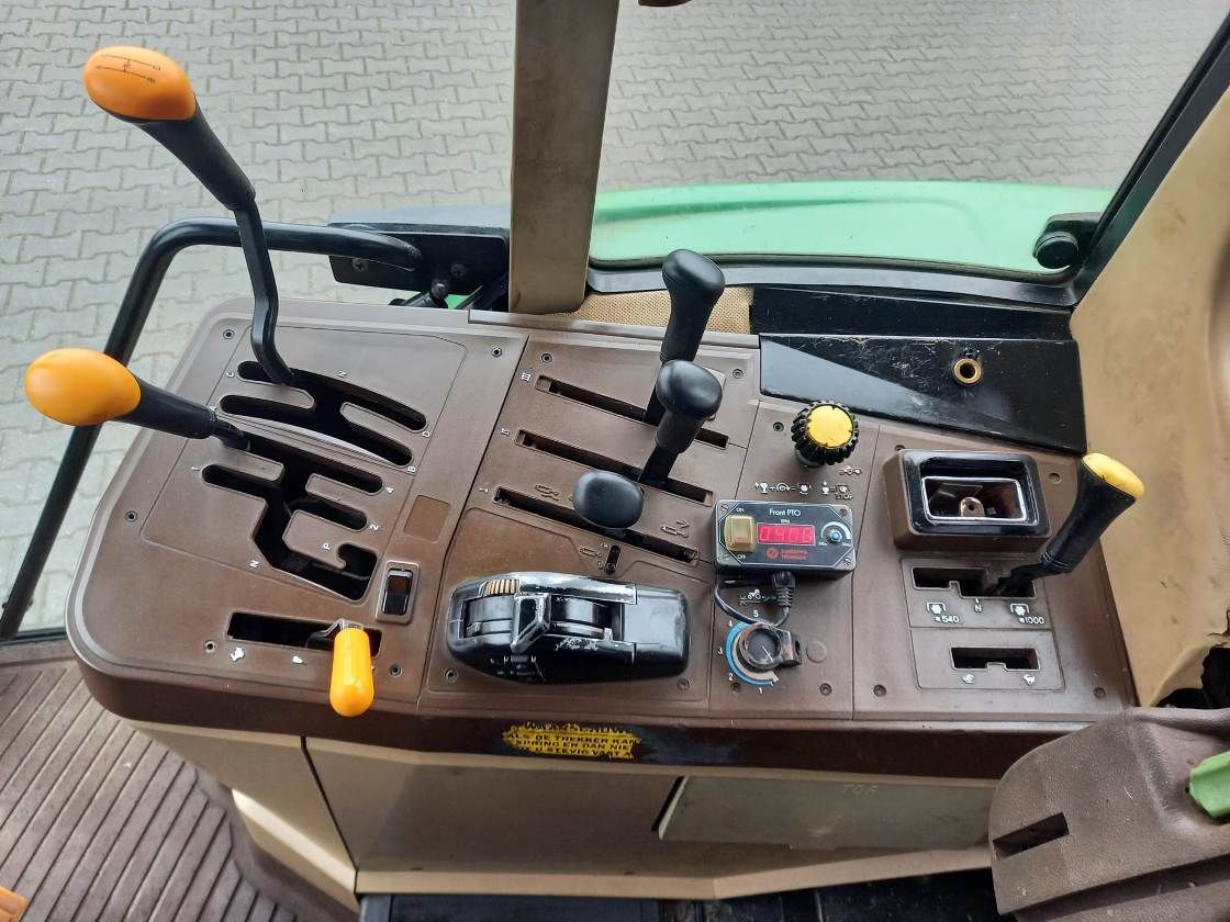 John Deere 6410 + fronthef en PTO