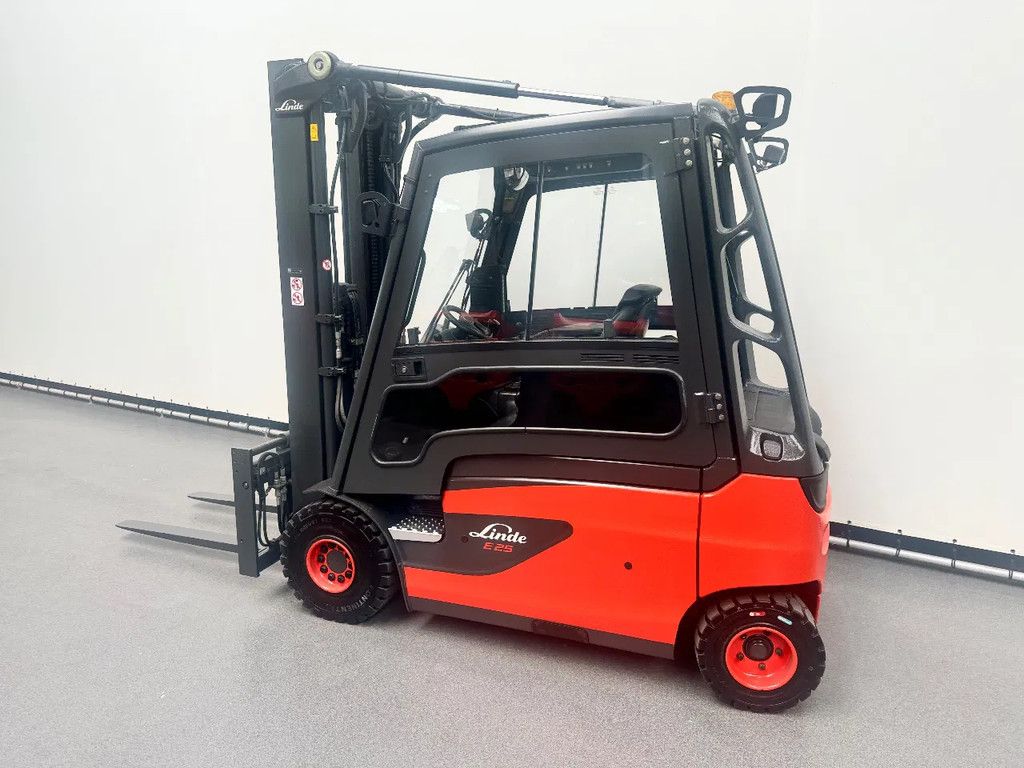Linde 387 E 25 L-01 inclusief nieuwe tractie batterij