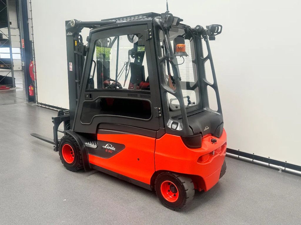 Linde 387 E 30 L-01 inclusief nieuwe tractie batterij