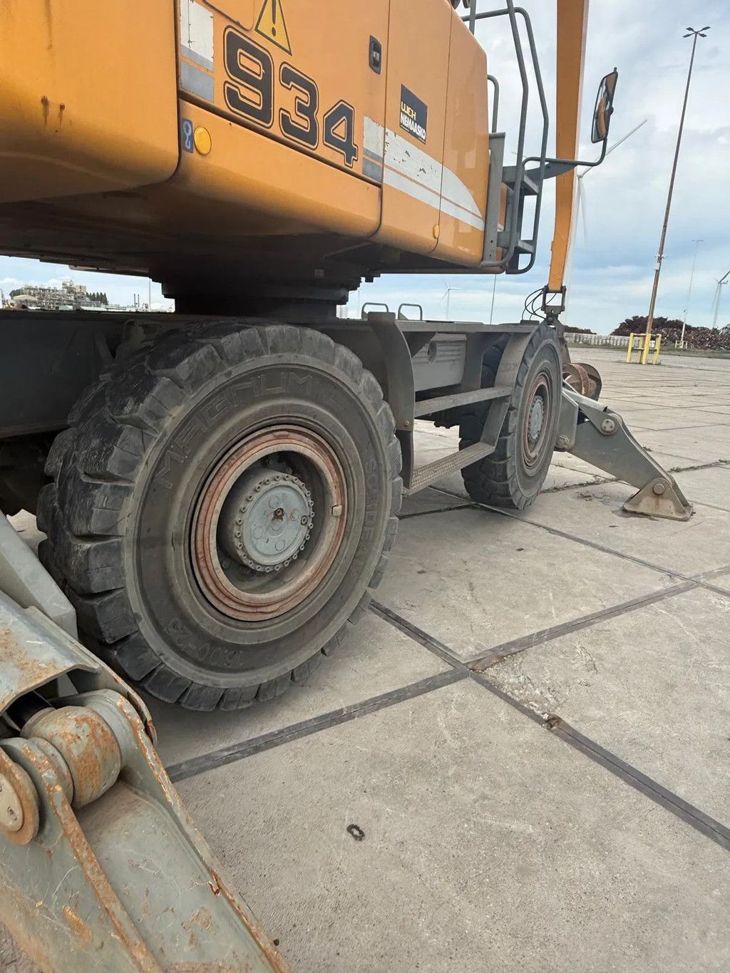 Liebherr A 934 C-HD Litronic inclusief poliep grijper