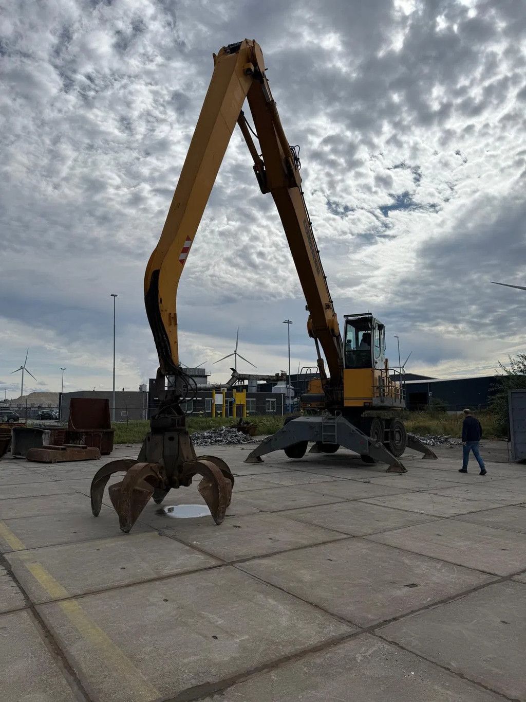 Liebherr A 934 C-HD Litronic inclusief poliep grijper