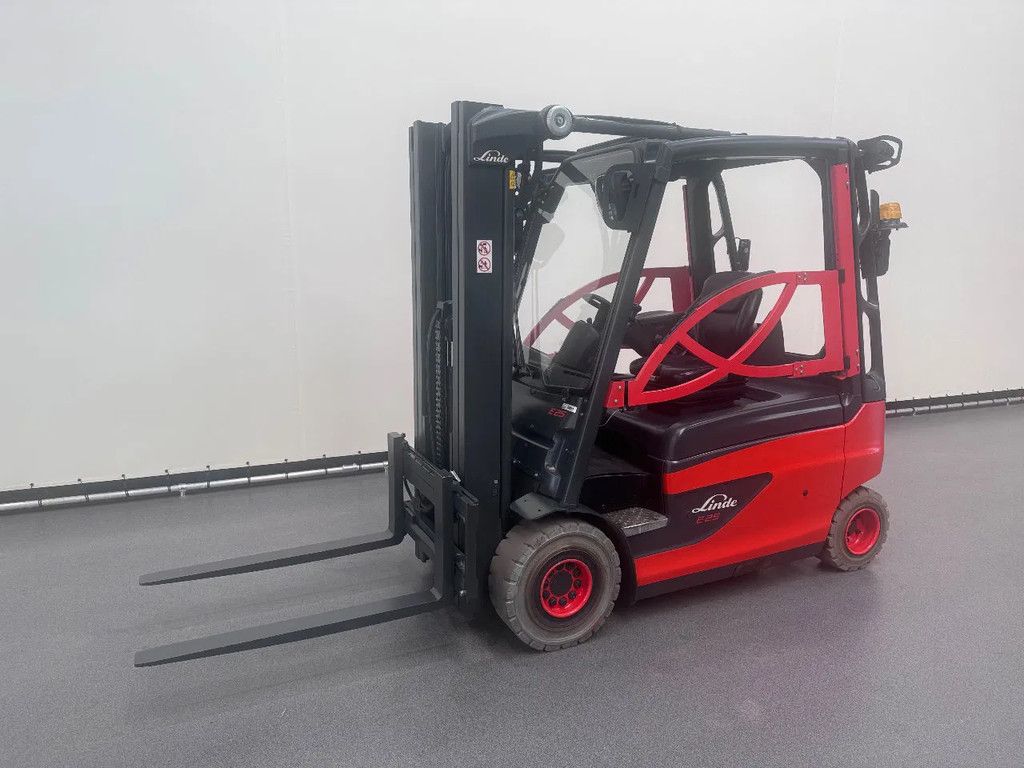 Linde 387 E 25 L-01 Inclusief nieuwe accu