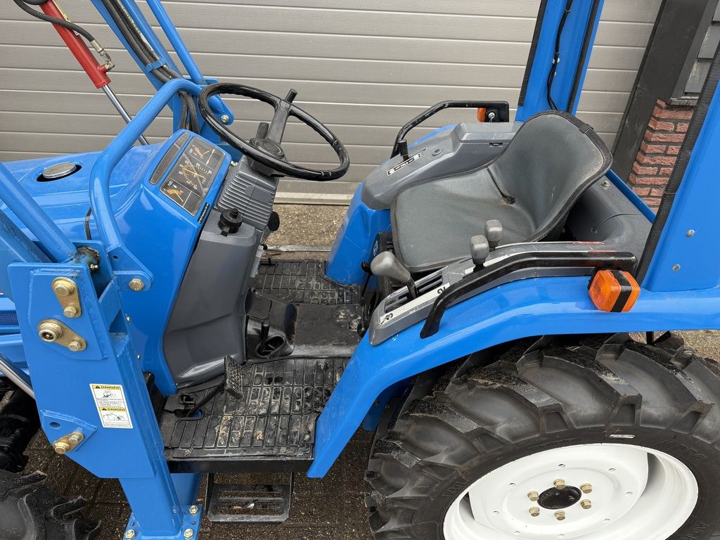 Iseki sial 21 4WD minitractor met voorlader / frontlader