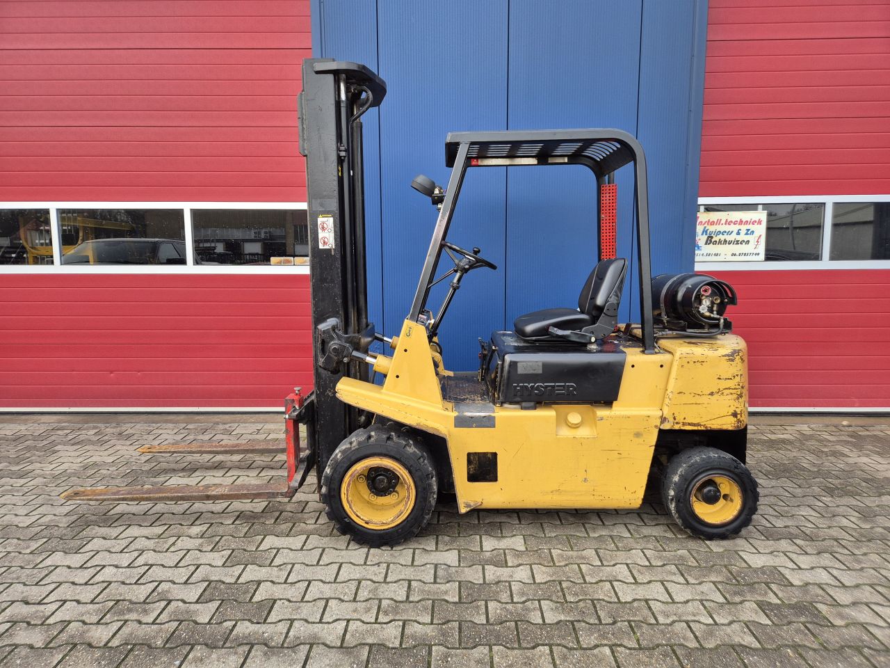 HYSTER H2.00XL HEFTRUCK LPG 2 TONS TRIPLOMAST EN FREELIFT