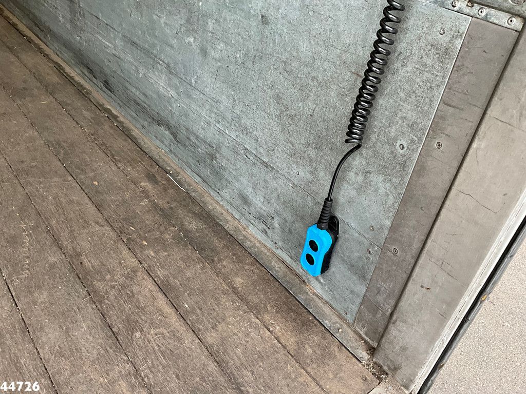 Volvo FL 250 Euro 6 met Dhollandia laadklep