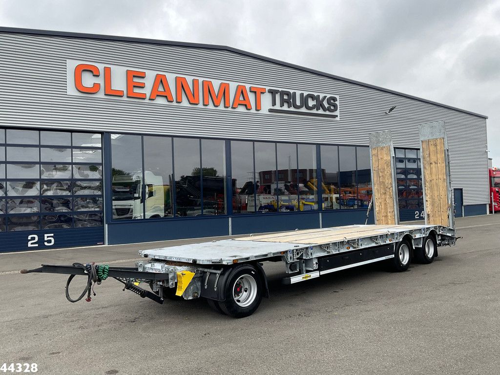 Humbaur 3-assige aanhangwagen met oprijrampen