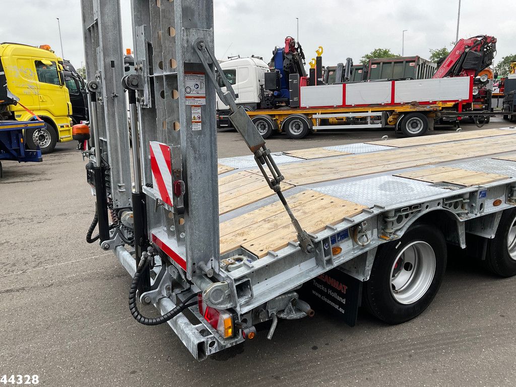 Humbaur 3-assige aanhangwagen met oprijrampen