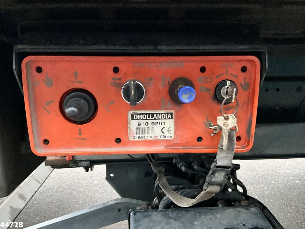 Mercedes-Benz Axor 2636 6x2 Dhollandia laadklep Just 265.901 km!