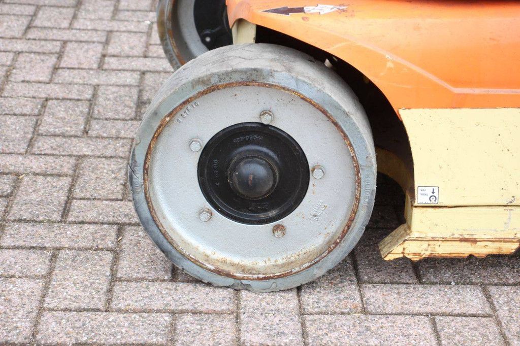 JLG Toucan 10E Electric Mast Lift 10.1m 2011