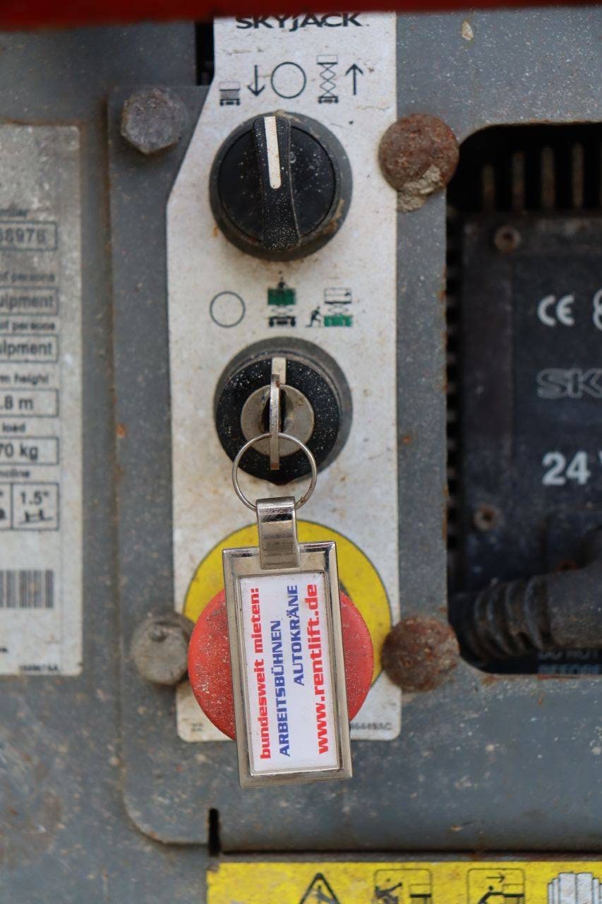 Scissor lift Skyjack SJ 3219 Electric 7.8m 2014