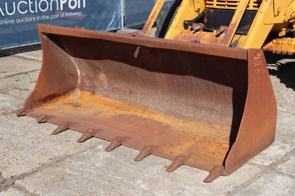 Backhoe loader Komatsu WB97R Diesel 74kW 1995