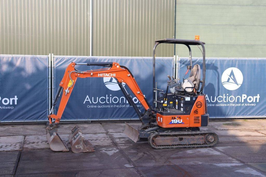 Minigraver Hitachi ZX19U-6 Diesel 11.5kW