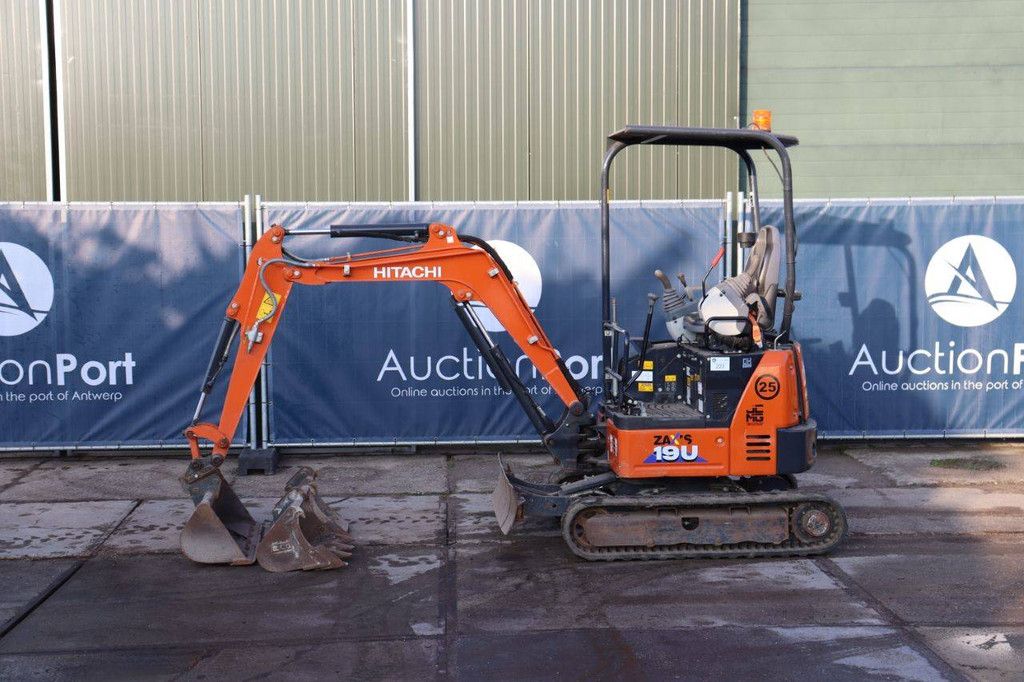 Minigraver Hitachi ZX19U-6 Diesel 11.5kW