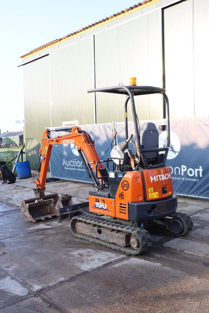 Minigraver Hitachi ZX19U-6 Diesel 11.5kW