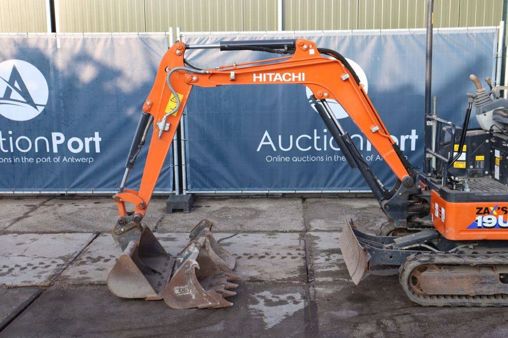 Minigraver Hitachi ZX19U-6 Diesel 11.5kW