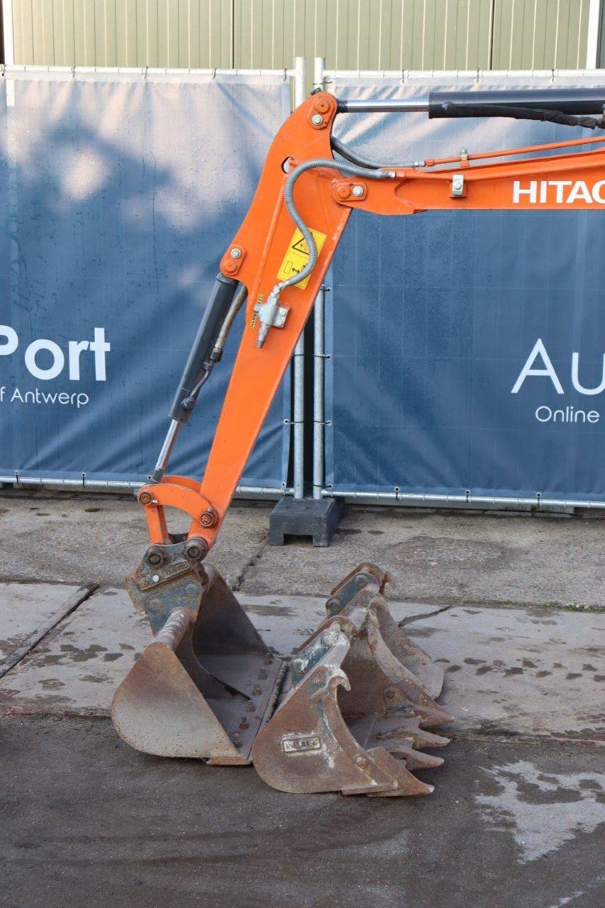 Minigraver Hitachi ZX19U-6 Diesel 11.5kW