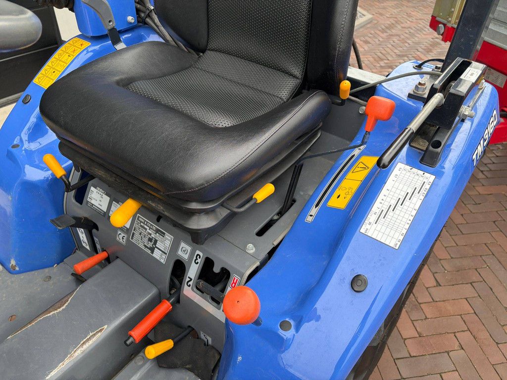 Minitractor Iseki TM3160 Diesel 2012 met Aanbouwdeel Veegmachine/Grondschuif/Aanhangwagen