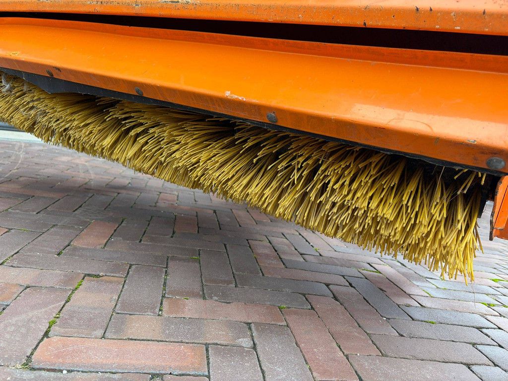 Minitractor Iseki TM3160 Diesel 2012 met Aanbouwdeel Veegmachine/Grondschuif/Aanhangwagen