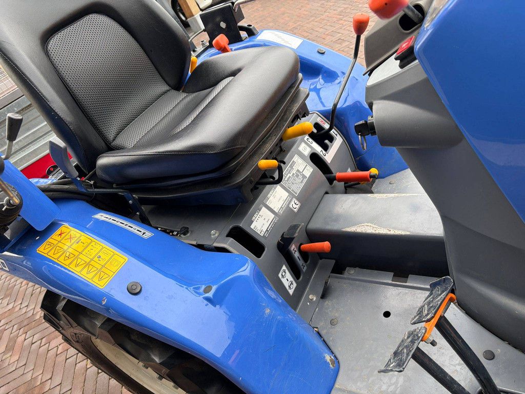 Minitractor Iseki TM3160 Diesel 2012 met Aanbouwdeel Veegmachine/Grondschuif/Aanhangwagen