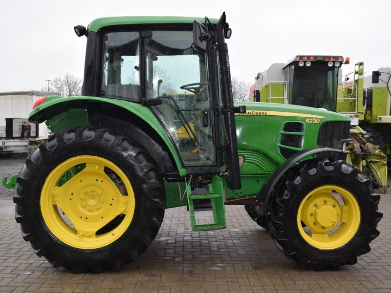 John Deere 6230