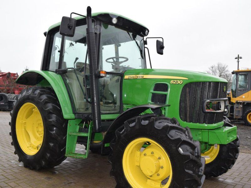 John Deere 6230