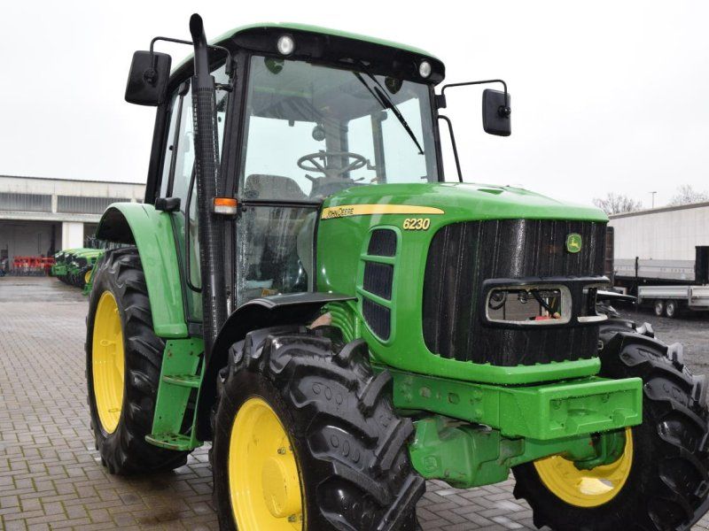 John Deere 6230