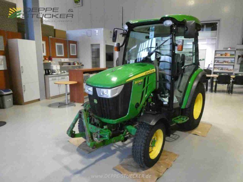 John Deere 3039R
