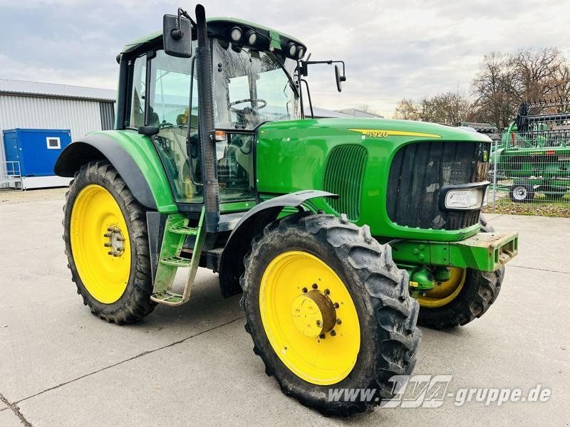 John Deere 6920