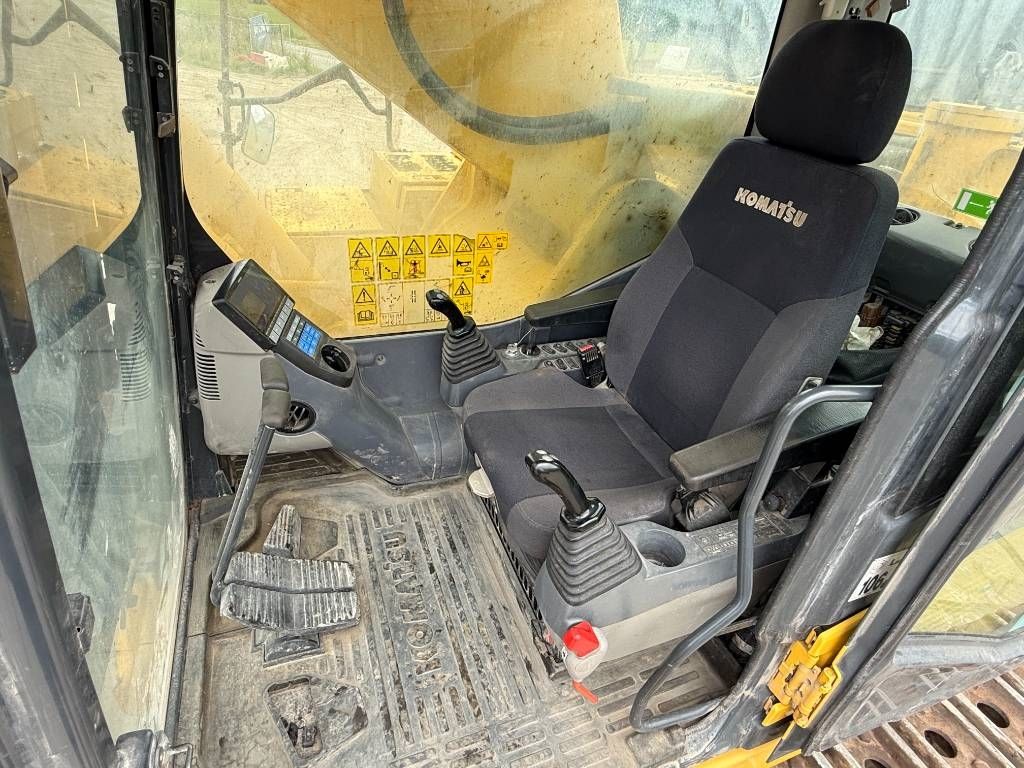 Komatsu PC700LC-11 - Adjustable UC / Rear + Side Camera