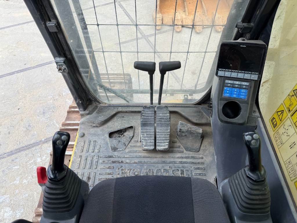 Komatsu PC700LC-11 - Adjustable UC / Rear + Side Camera