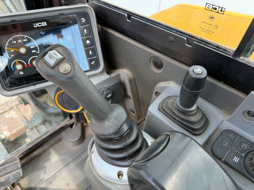 JCB 48Z-1 - Hammer Lines / Quick Coupler