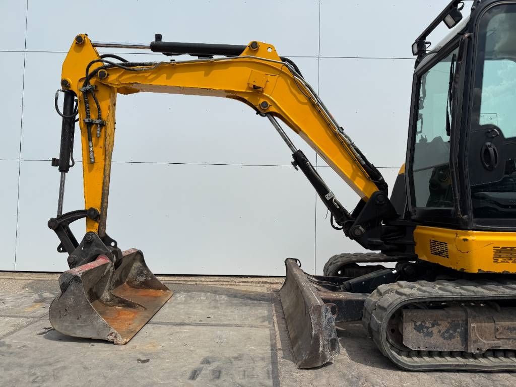 JCB 48Z-1 - Hammer Lines / Quick Coupler