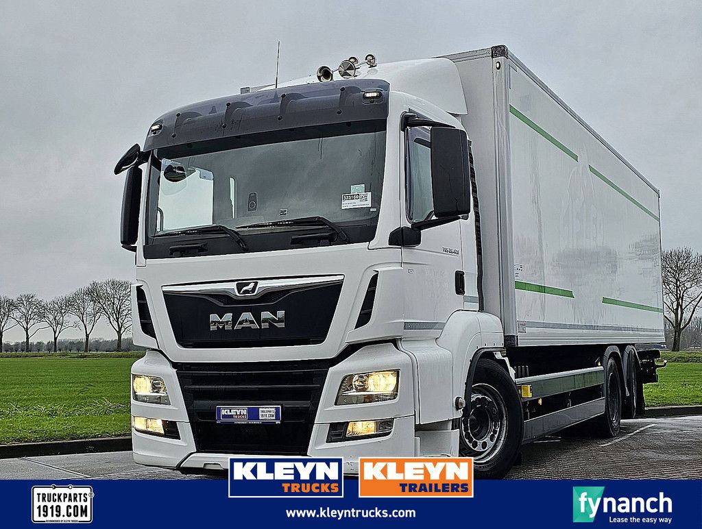 M.A.N. 26.420 TGS 6x2-4 ll lift isobox