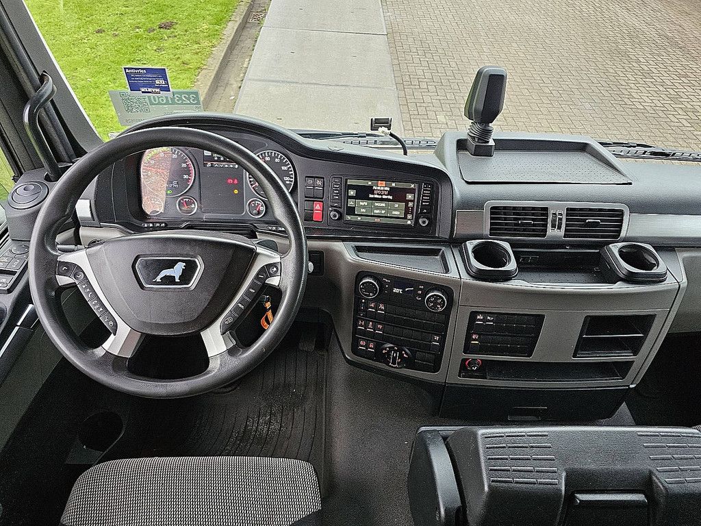 M.A.N. 26.420 TGS 6x2-4 ll lift isobox