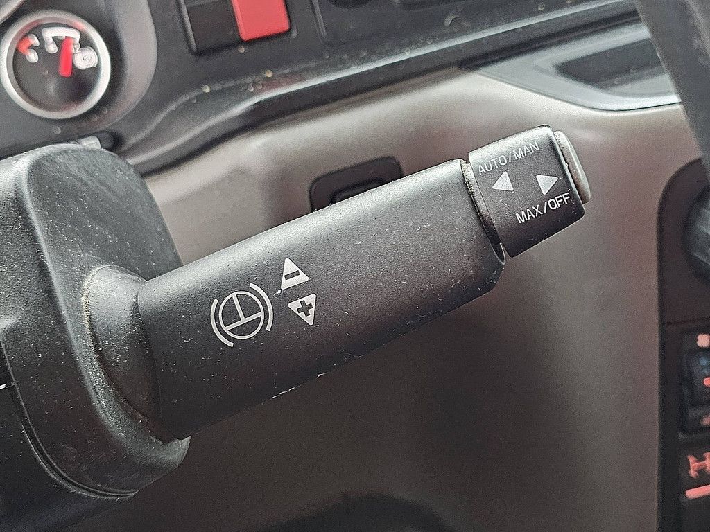 M.A.N. 26.420 TGS 6x2-4 ll lift isobox