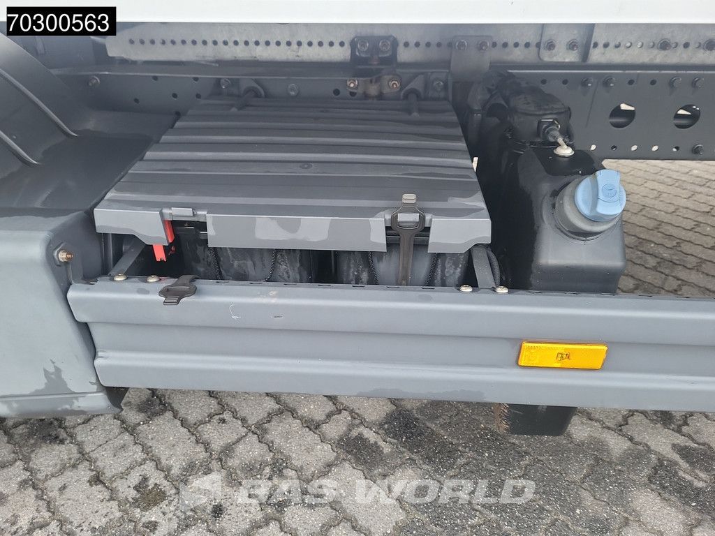 Mercedes Atego 818 4X2 8tonner Automatic 1500kg Ladebordwand Euro 6