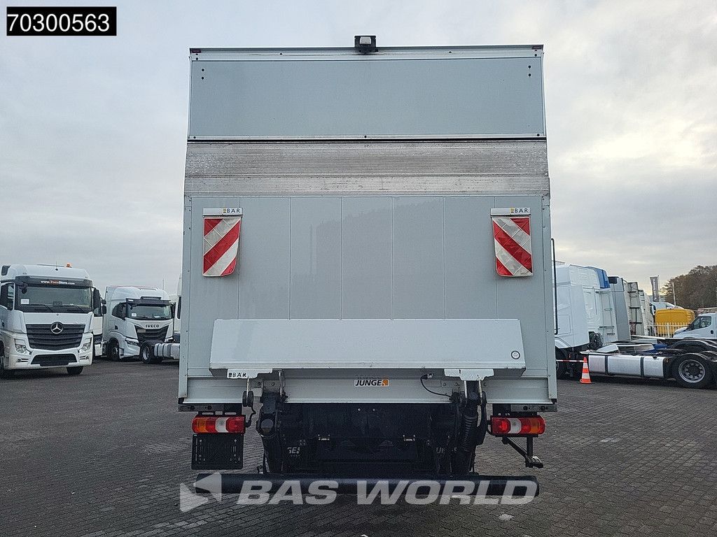 Mercedes Atego 818 4X2 8tonner Automatic 1500kg Ladebordwand Euro 6